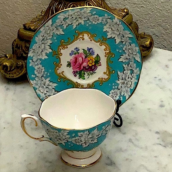 ROYAL ALBERT ENCHANTMENT FOOTED DEM CUP & SAUCER SET VINTAGE MADE ENGLAND BONE - Picture 6 of 16